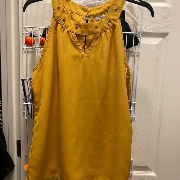 Top - Picture 1 of 2